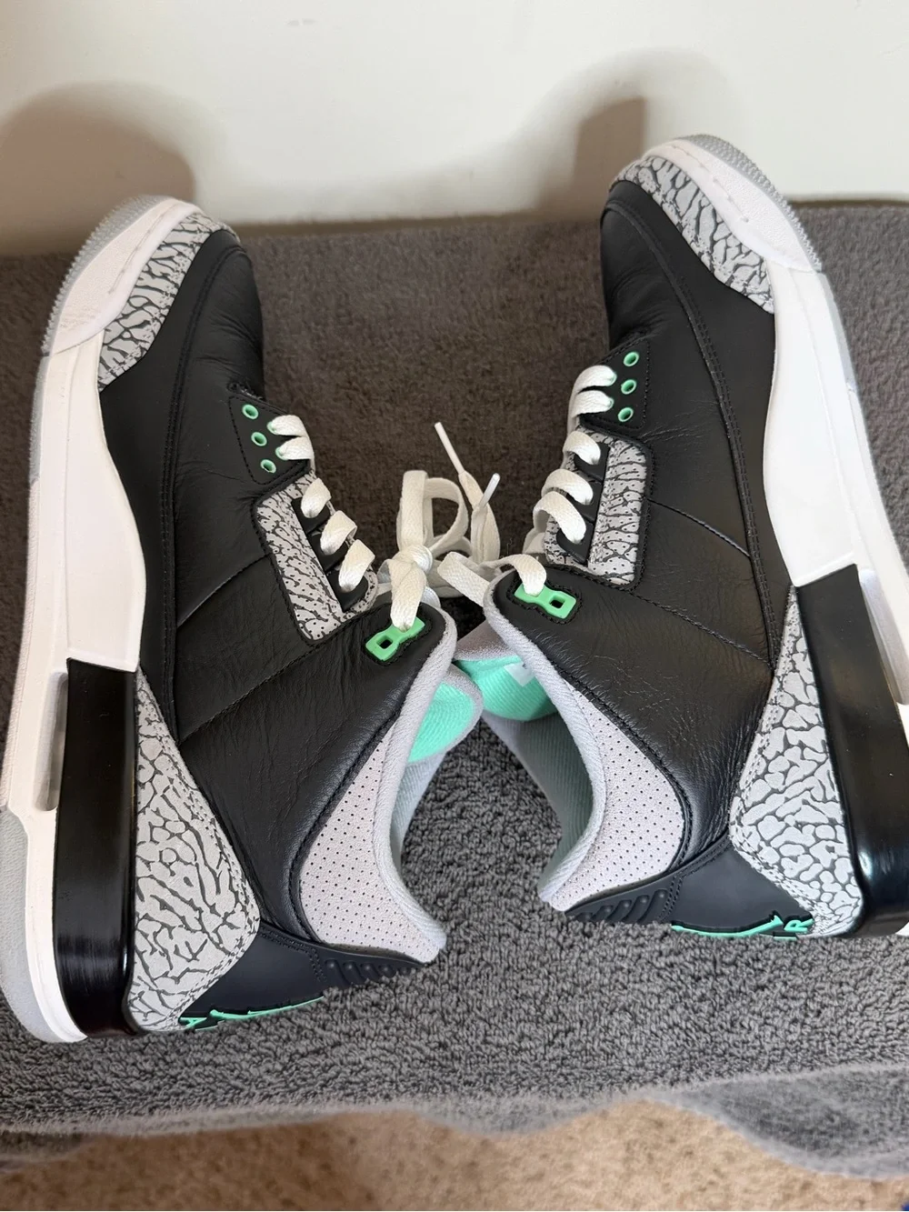Air Jordan 3 Retro Green Glow Black Wolf Grey Men’s size 11